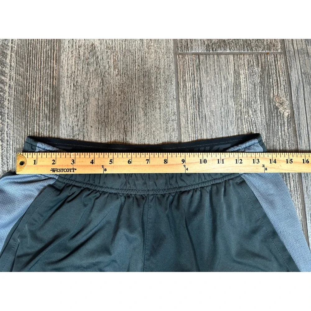 Nike Dri-FIT Men's Medium Gray & Black‎ Athletic training Shorts Activewear
